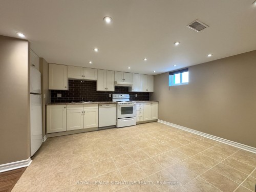 Lower-36 Johnson Road, Aurora, ON - Indoor Photo Showing Kitchen