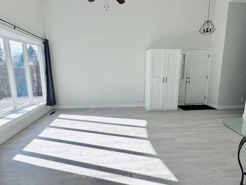 Main-55 Munson Crescent, Toronto, ON - Indoor Photo Showing Other Room