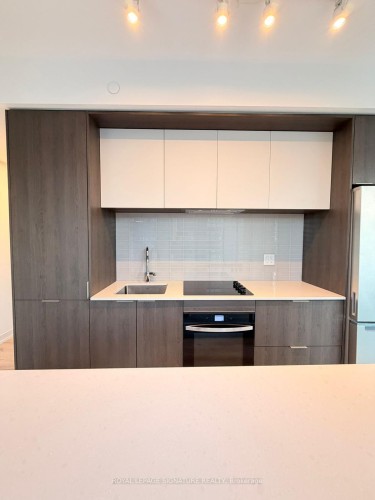 1510-395 Square One Drive, Mississauga, ON - Indoor Photo Showing Kitchen