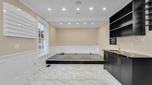 140 Trafalgar Road, Oakville, ON 