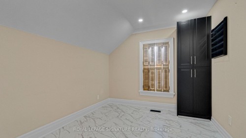 140 Trafalgar Road, Oakville, ON 