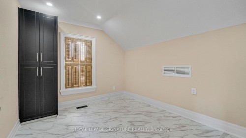 140 Trafalgar Road, Oakville, ON 