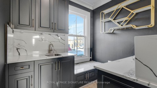 140 Trafalgar Road, Oakville, ON 