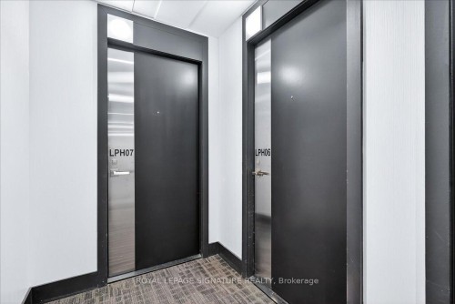 Lph06-9471 Yonge Street, Richmond Hill, ON - Indoor Photo Showing Other Room