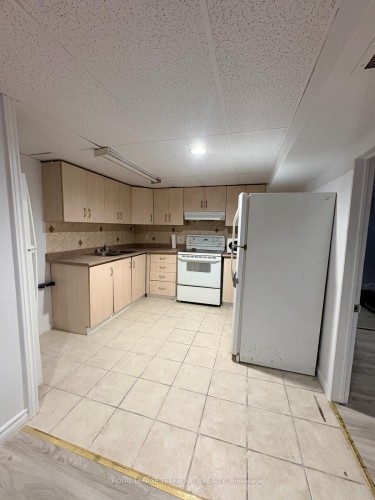 Bsmt-29 Penzance Drive, Toronto, ON - Indoor Photo Showing Kitchen