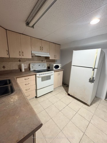 Bsmt-29 Penzance Drive, Toronto, ON - Indoor Photo Showing Kitchen With Double Sink