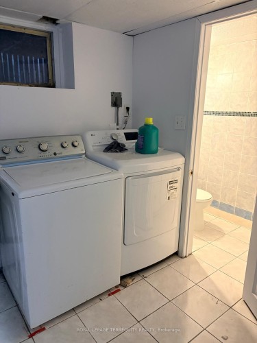 Bsmt-29 Penzance Drive, Toronto, ON - Indoor Photo Showing Laundry Room