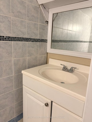 Bsmt-29 Penzance Drive, Toronto, ON - Indoor Photo Showing Bathroom