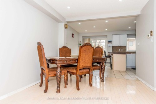 59-1480 Britannia Road W, Mississauga, ON - Indoor Photo Showing Dining Room