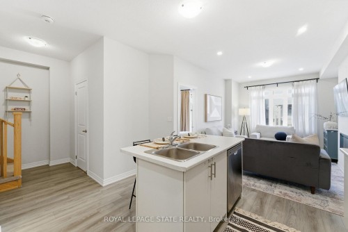 38-40 Zinfandel Drive, Hamilton, ON - Indoor Photo Showing Kitchen With Double Sink
