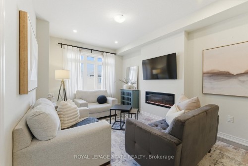 38-40 Zinfandel Drive, Hamilton, ON - Indoor Photo Showing Living Room With Fireplace
