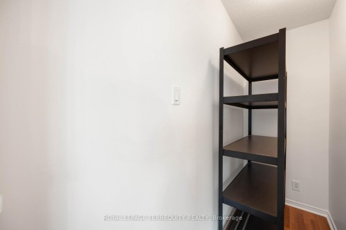 2213-10 Yonge Street, Toronto, ON - Indoor