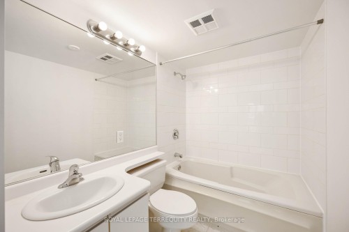 2213-10 Yonge Street, Toronto, ON - Indoor Photo Showing Bathroom