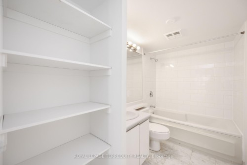 2213-10 Yonge Street, Toronto, ON - Indoor