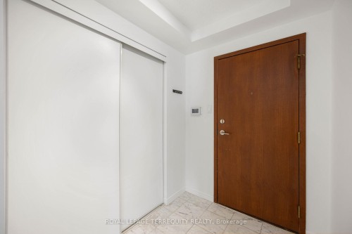 2213-10 Yonge Street, Toronto, ON - Indoor Photo Showing Other Room