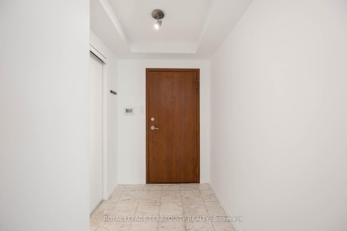 2213-10 Yonge Street, Toronto, ON - Indoor Photo Showing Other Room