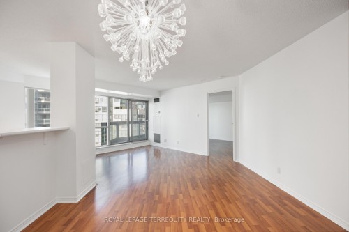 2213-10 Yonge Street, Toronto, ON - Indoor Photo Showing Other Room