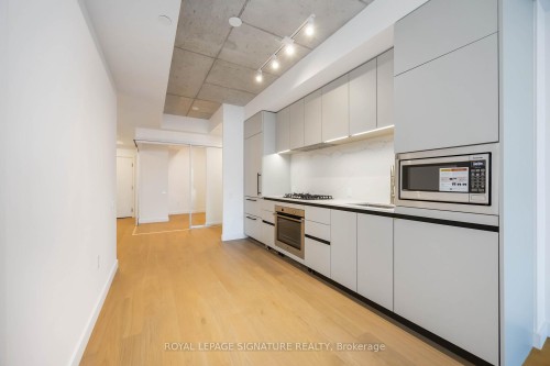 420-1720 Bayview Avenue, Toronto, ON - Indoor Photo Showing Kitchen