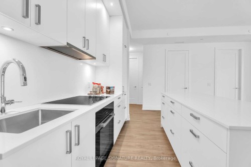 516-399 Royal Orchard Boulevard, Markham, ON - Indoor Photo Showing Kitchen With Upgraded Kitchen