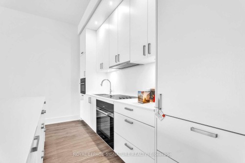 516-399 Royal Orchard Boulevard, Markham, ON - Indoor Photo Showing Kitchen
