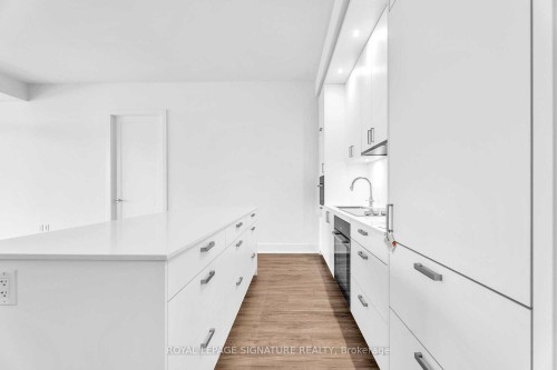 516-399 Royal Orchard Boulevard, Markham, ON - Indoor Photo Showing Kitchen