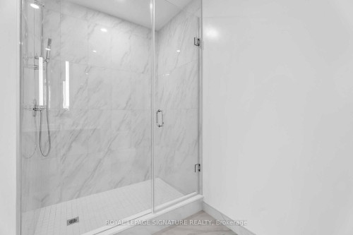 516-399 Royal Orchard Boulevard, Markham, ON - Indoor Photo Showing Bathroom