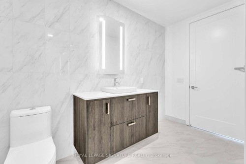 516-399 Royal Orchard Boulevard, Markham, ON - Indoor Photo Showing Bathroom