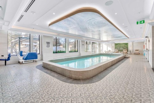 516-399 Royal Orchard Boulevard, Markham, ON - Indoor Photo Showing Other Room With In Ground Pool