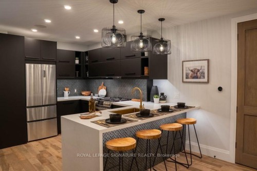 Main-166 Oakmount Road, Toronto, ON 