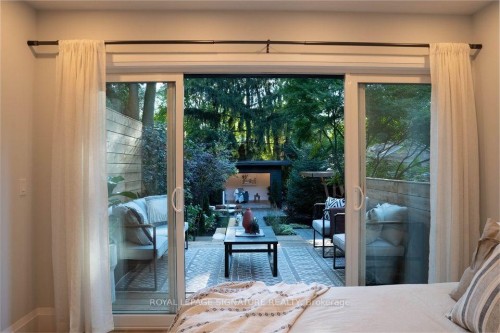 Main-166 Oakmount Road, Toronto, ON 