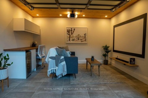 Main-166 Oakmount Road, Toronto, ON 