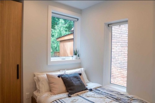 Main-166 Oakmount Road, Toronto, ON 