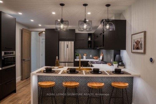 Main-166 Oakmount Road, Toronto, ON 