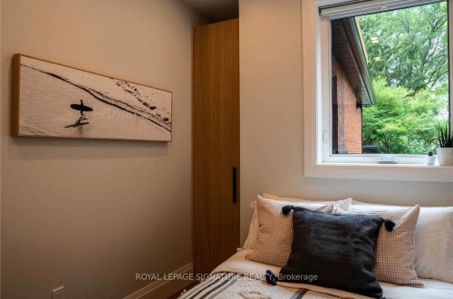 Main-166 Oakmount Road, Toronto, ON 