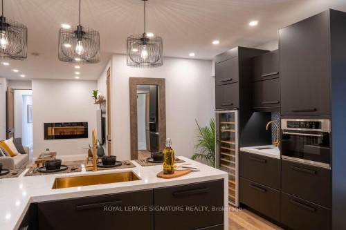 Main-166 Oakmount Road, Toronto, ON 