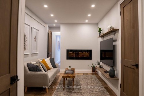 Main-166 Oakmount Road, Toronto, ON 