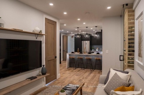 Main-166 Oakmount Road, Toronto, ON 