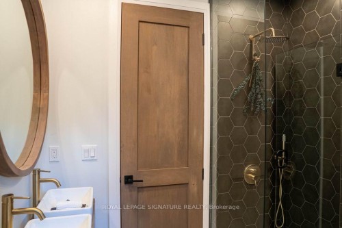 Main-166 Oakmount Road, Toronto, ON 