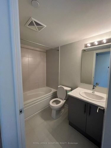 3-3409 Ridgeway Drive, Mississauga, ON - Indoor Photo Showing Bathroom