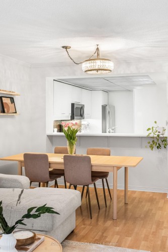 206-18 Hollywood Avenue, Toronto, ON - Indoor Photo Showing Other Room