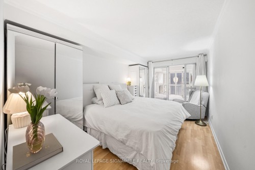 206-18 Hollywood Avenue, Toronto, ON - Indoor Photo Showing Bedroom