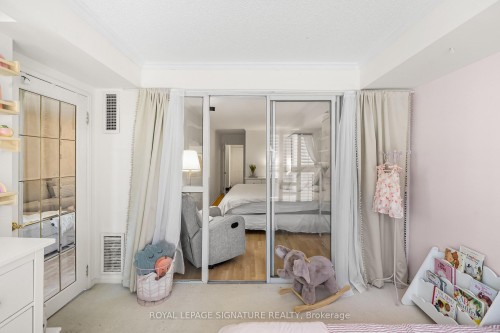 206-18 Hollywood Avenue, Toronto, ON - Indoor