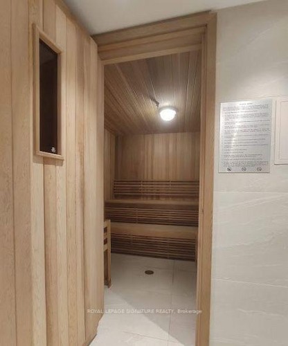 206-18 Hollywood Avenue, Toronto, ON - Indoor Photo Showing Other Room