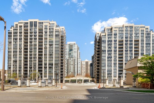 206-18 Hollywood Avenue, Toronto, ON - Outdoor With Facade