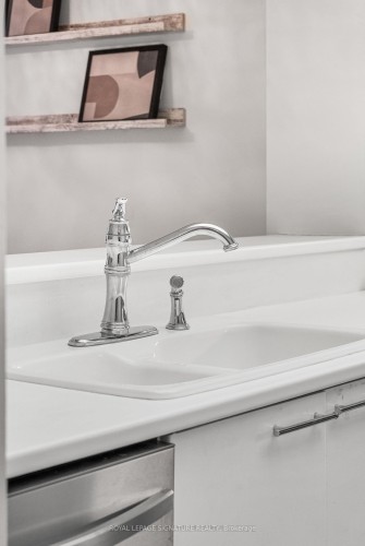 206-18 Hollywood Avenue, Toronto, ON - Indoor Photo Showing Bathroom