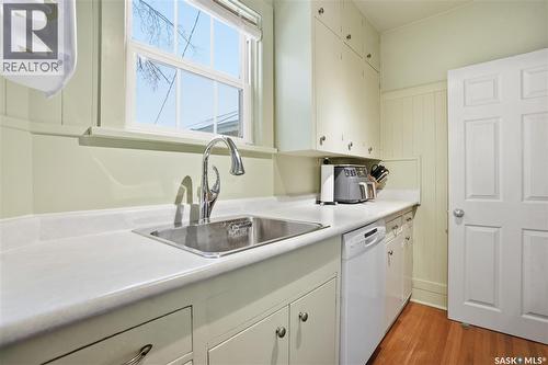 2221 Athol Street, Regina, SK - Indoor Photo Showing Kitchen