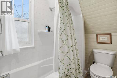 2221 Athol Street, Regina, SK - Indoor Photo Showing Bathroom