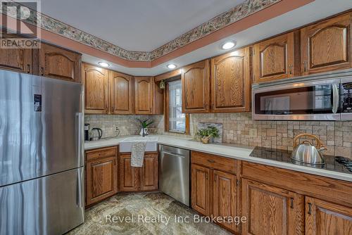 140 Vansittart Avenue, Woodstock (Woodstock - North), ON - Indoor Photo Showing Kitchen