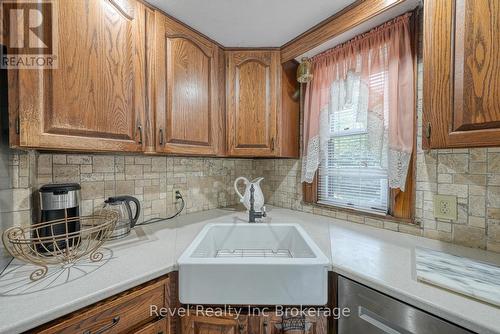140 Vansittart Avenue, Woodstock (Woodstock - North), ON - Indoor Photo Showing Kitchen