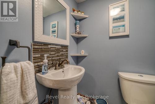 140 Vansittart Avenue, Woodstock (Woodstock - North), ON - Indoor Photo Showing Bathroom